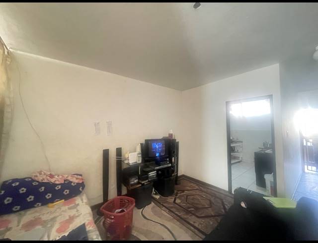 2.5 BEDROOM FLAT FOR SALE IN SUNNYSIDE